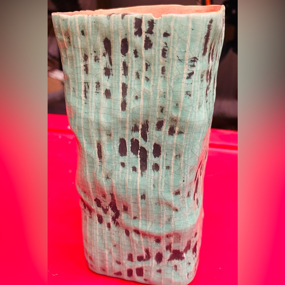 Beautiful vase - shabby chic!